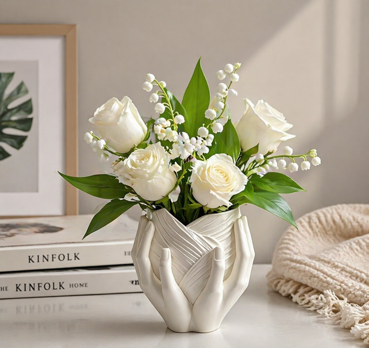 Vase Mains Élégantes – Design Artistique Moderne