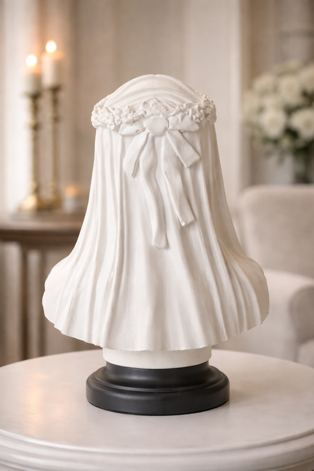 Statue Femme Voilée – Élégance & Mystère Intemporel